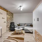 Alice Close To Centre - Happy Apartment