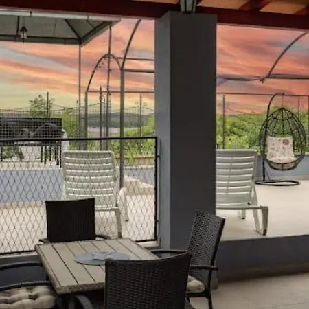 Alice - Lovely Terrace & Garage - Happy Apartament Pula