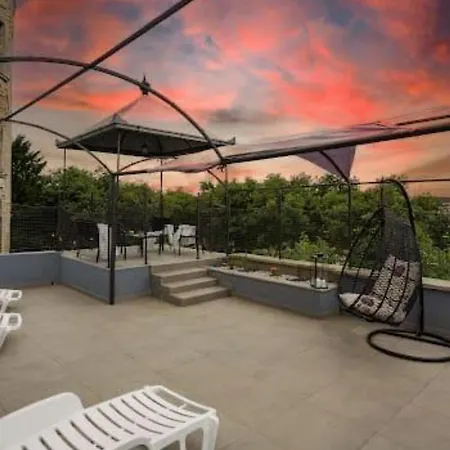 Alice Close To Centre - Happy * بولا