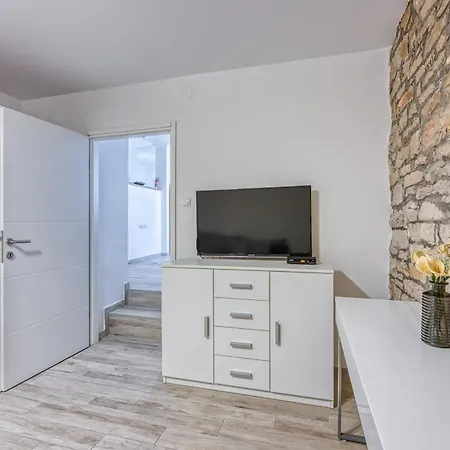 Apartament Alice - Lovely Terrace & Garage - Happy