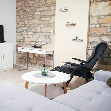 Apartment Alice Close To Centre - Happy Pula