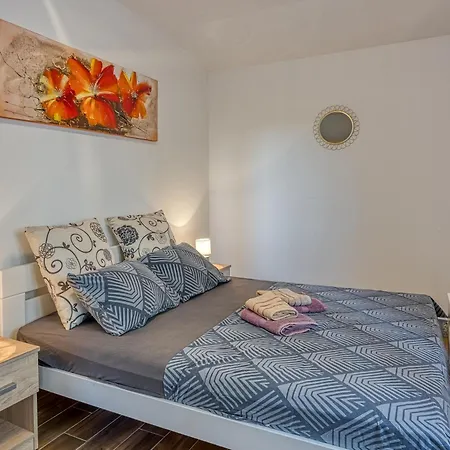 Apartament Alice - Lovely Terrace & Garage - Happy