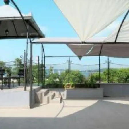 Alice - Lovely Terrace & Garage - Happy * Pula