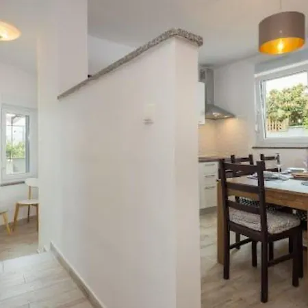 Alice - Lovely Terrace & Garage - Happy Apartament *
