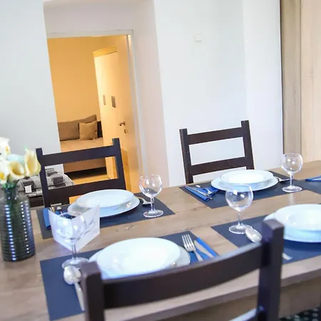 Alice - Lovely Terrace & Garage - Happy Pula