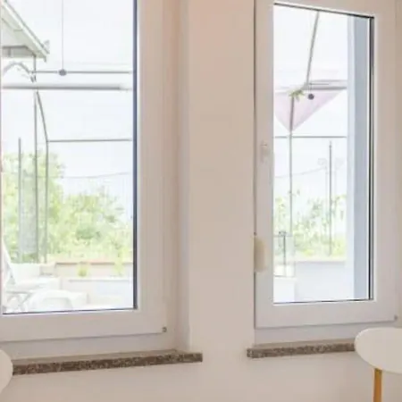 Alice - Lovely Terrace & Garage - Happy Apartament
