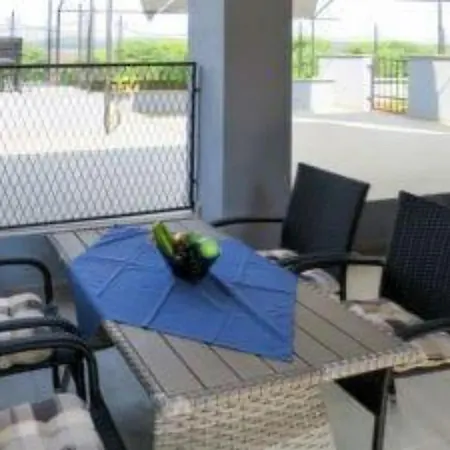 Alice - Lovely Terrace & Garage - Happy Pula