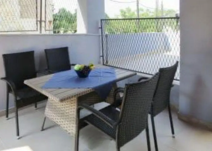 Alice Close To Centre - Happy Apartment Pula