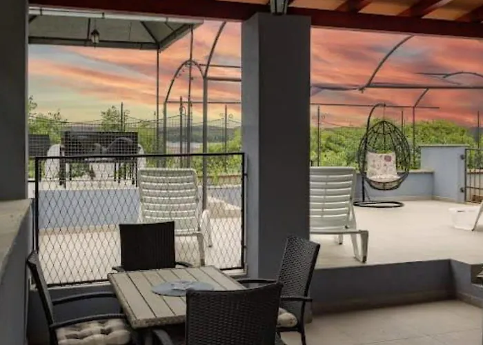 Alice Close To Centre - Happy Apartment Pula