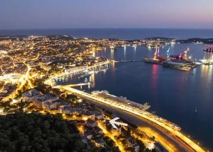 Alice Close To Centre - Happy Apartment Pula