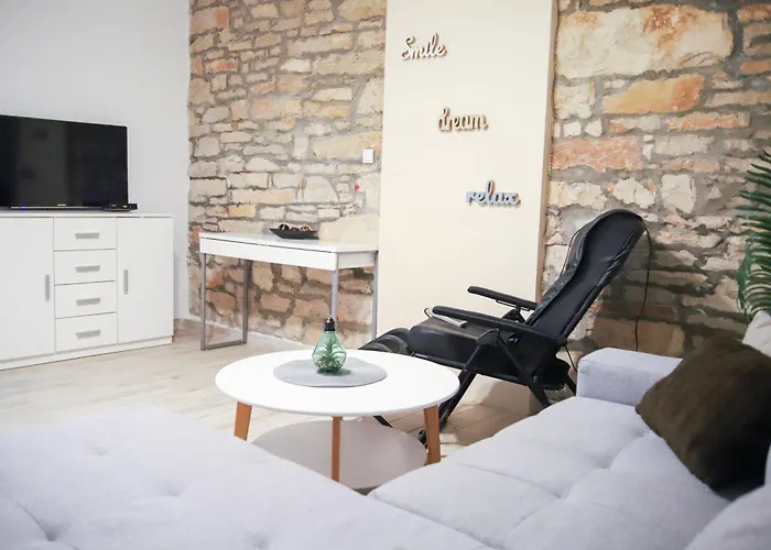 Apartment Alice Close To Centre - Happy Pula